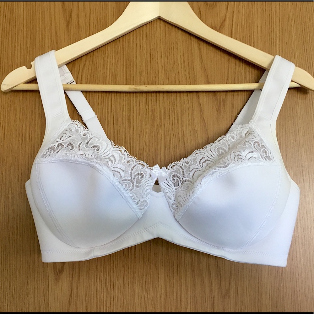 Exquisite Form 38C White Bra With Lace